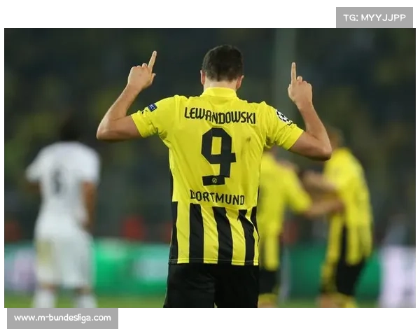 老将莱万:年龄不是障碍,高效射术依旧顶级 老将莱万:年龄不是障碍,高效射术依旧顶级